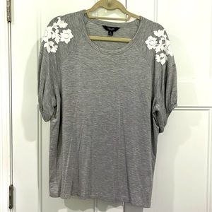 Gray blouse with white flower stitching on shoulders/sleeves. Simply Vera. XL